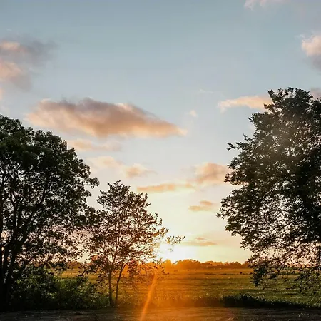 Historic With Moat On Eiderstedt 度假居 Tetenbull